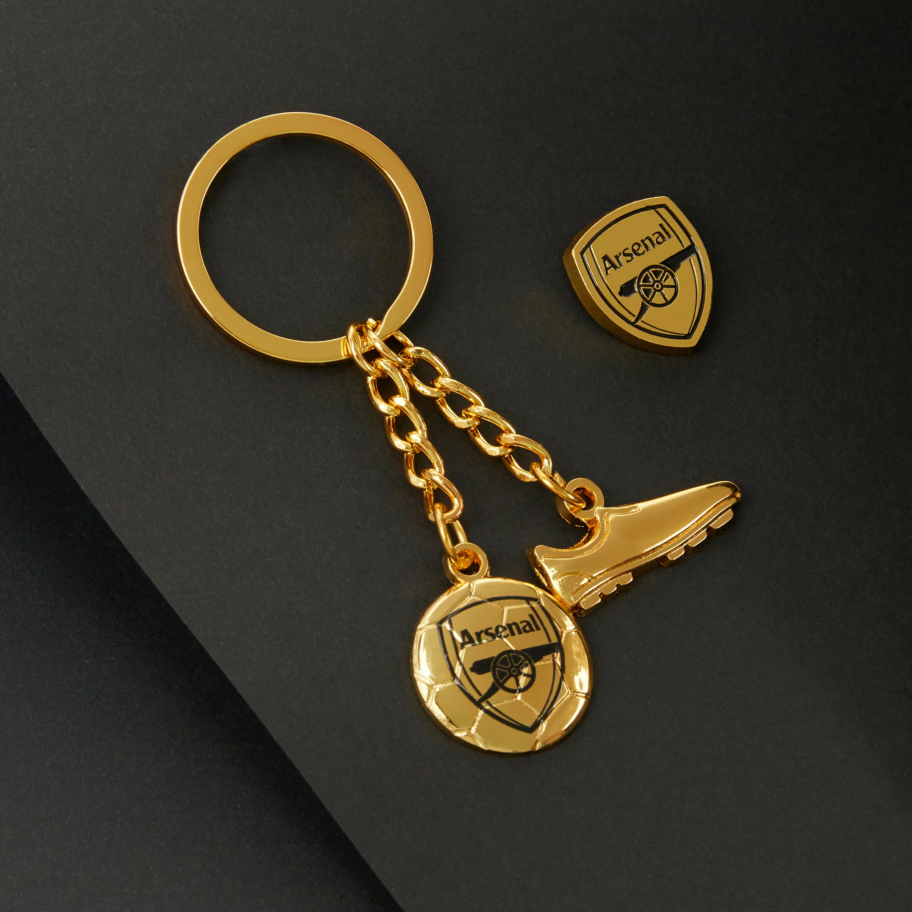 Arsenal F.C. Keyring and Pin Badge Gift Set, Supporters Gear - Football Gifts - Image 2