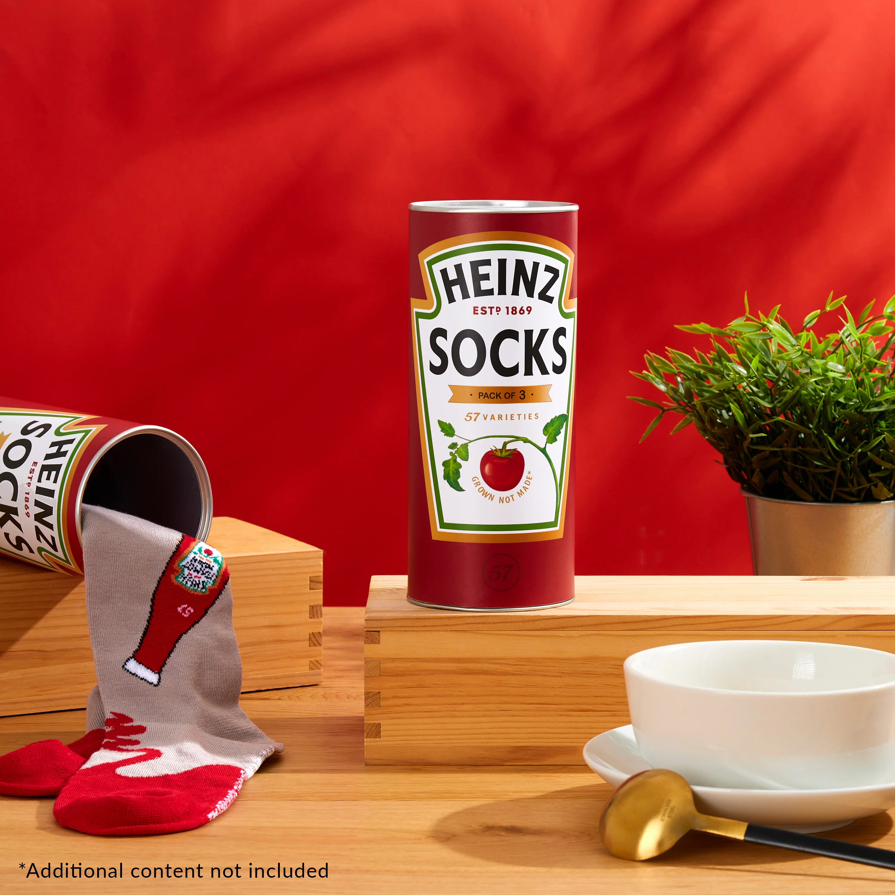 HEINZ Mens Socks Pack of 3 Ketchup Crew Socks for Men - Image 2