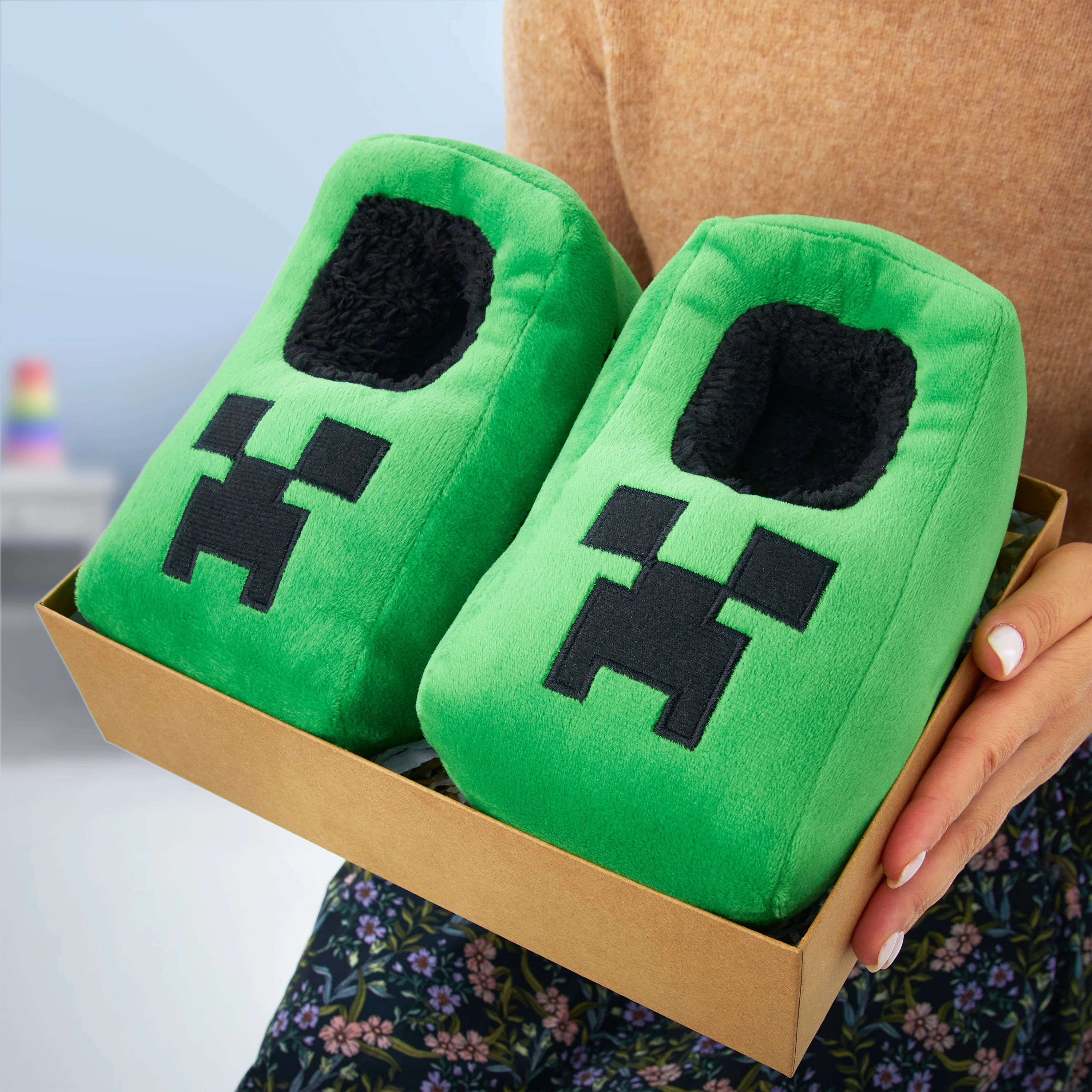 Minecraft Boys Slippers, Cosy Creeper Indoor House Shoes - Gamer Gifts for Boys - Image 2